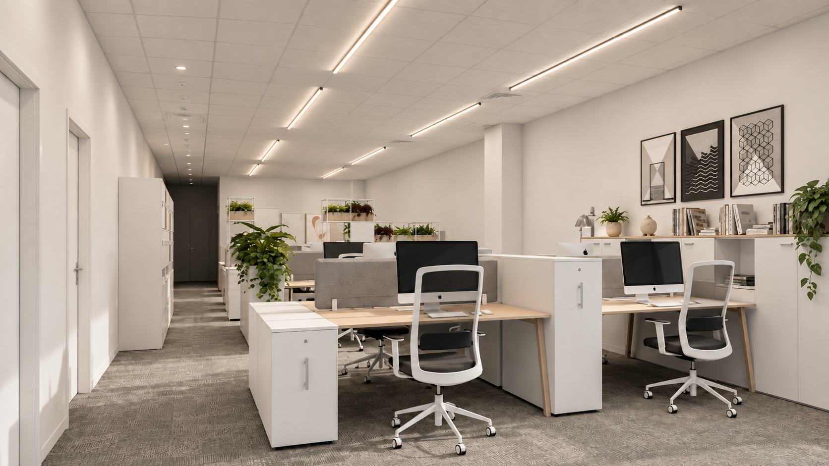 Area open space con scrivanie per coworking